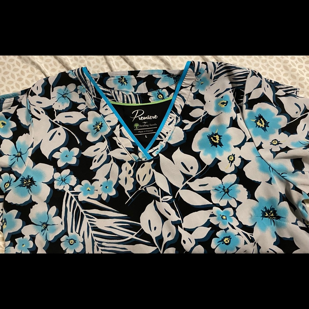 Large scrub top - Picture 2 of 3